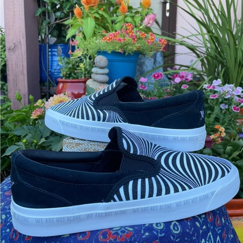 New Trippy Two Tone Psychedelic Converse One Star Slip On Sneakers - Picture 4 of 14